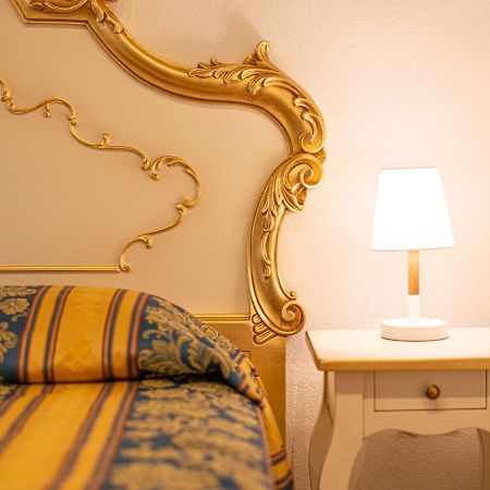 Ca' Leoncino - Venice Canal Front Apartment Eksteriør bilde